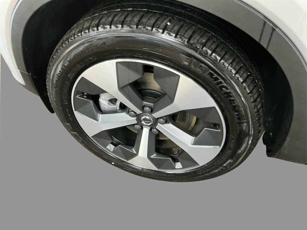 2023 Volvo XC40 Plus photo 17