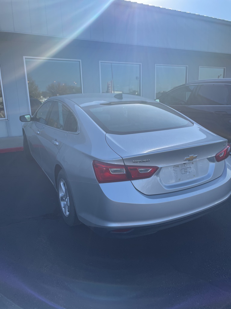 2016 Chevrolet Malibu LS photo 3