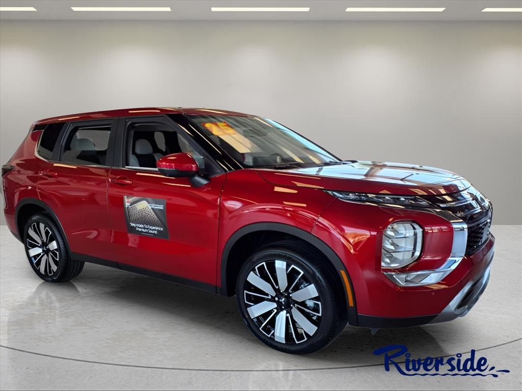 2025 Mitsubishi Outlander SE's photo