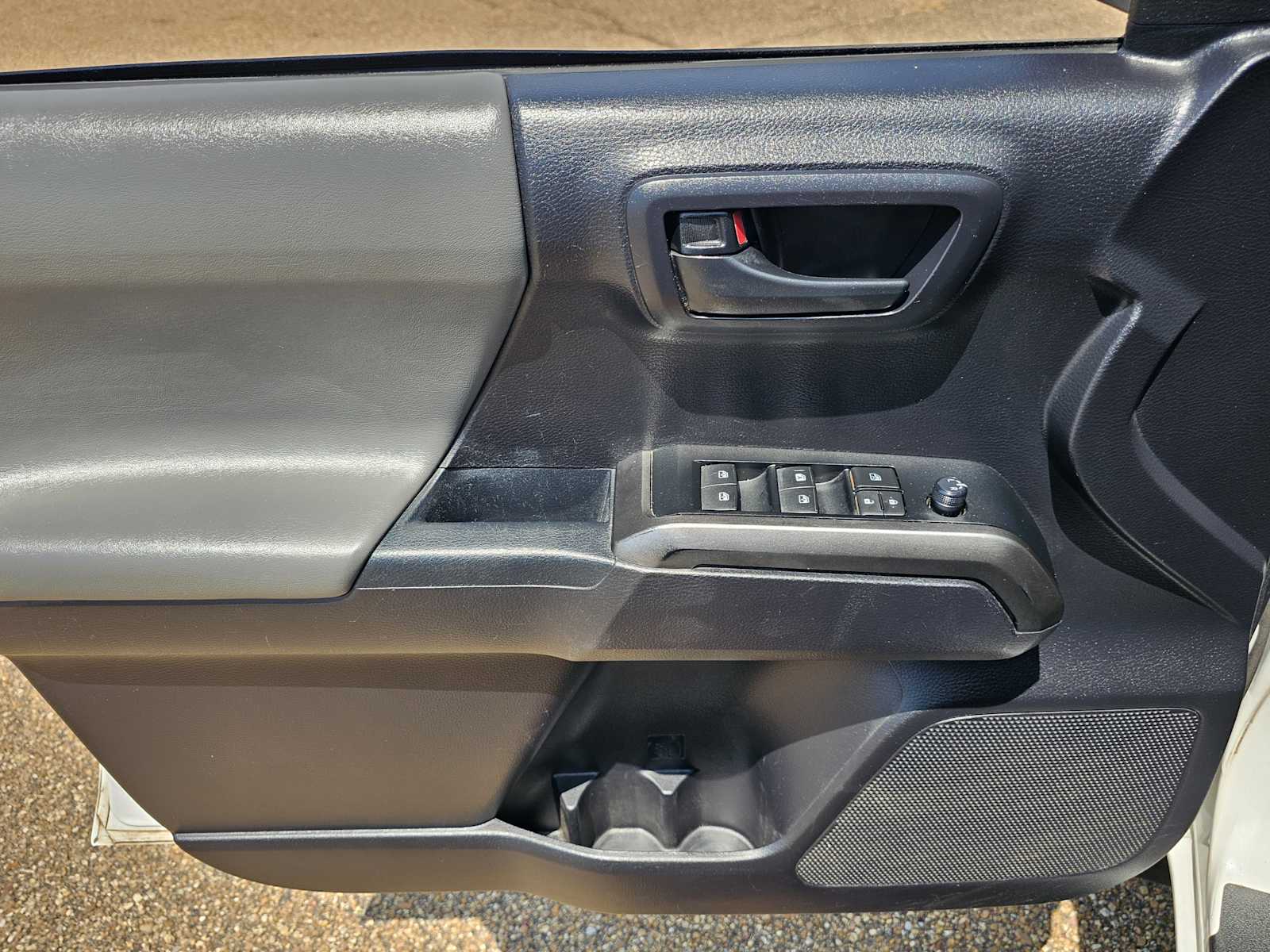 2020 Toyota Tacoma SR5 photo 13
