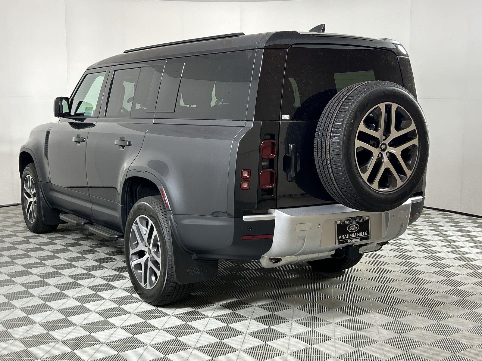 2025 Land Rover Defender 130 S photo 3