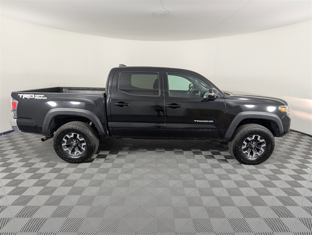 2023 Toyota Tacoma TRD photo 3