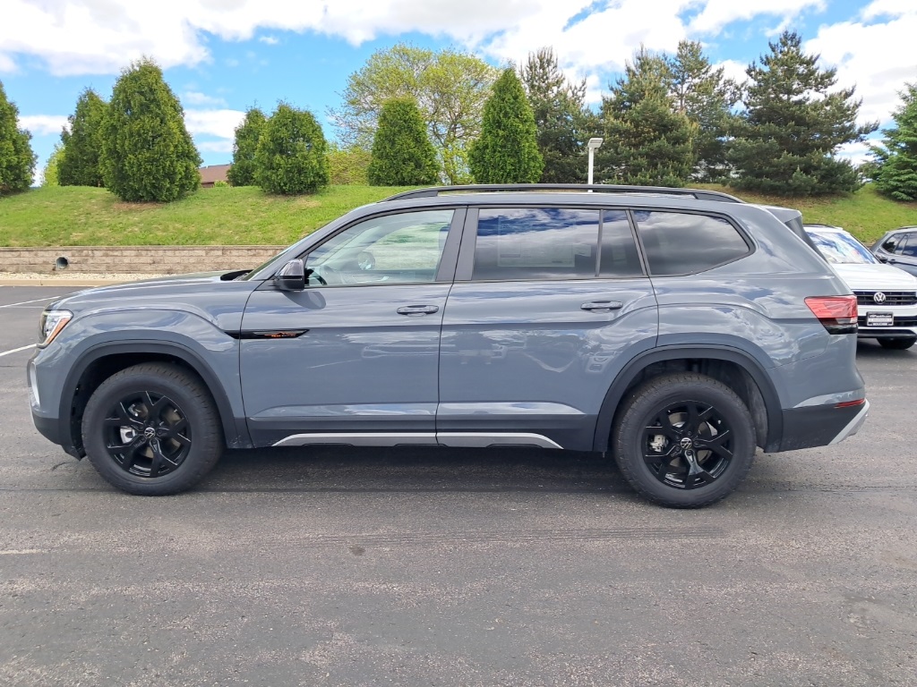 2025 Volkswagen Atlas Peak Edition SE photo 3