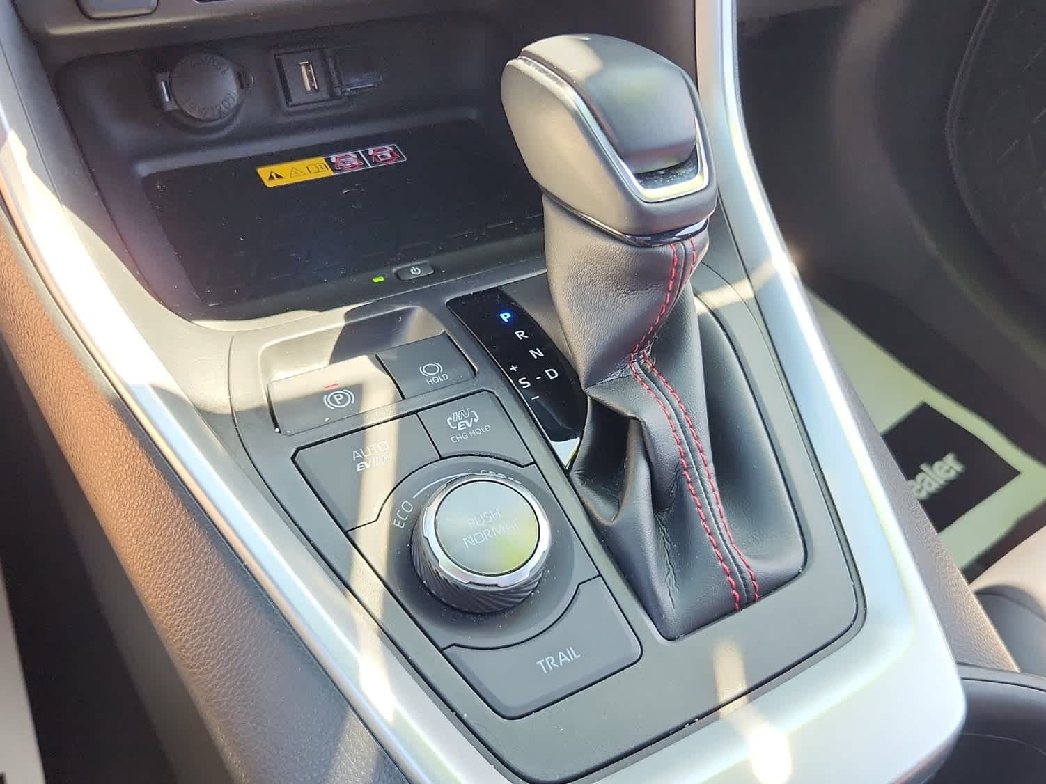 2022 Toyota RAV4 Prime XSE photo 9