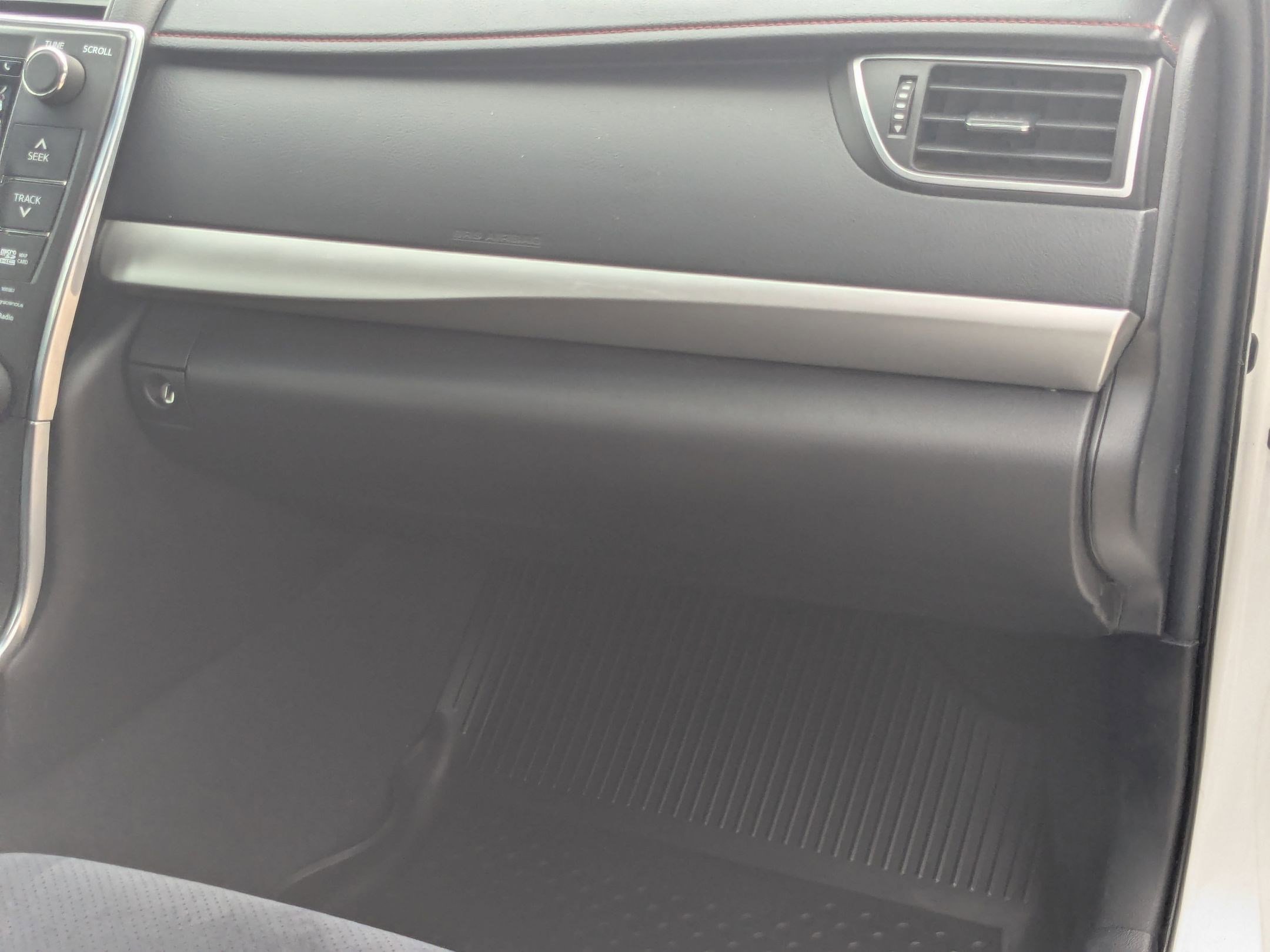 2015 Toyota Camry XSE photo 16