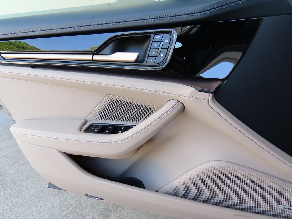 2024 Porsche Panamera 4 photo 42