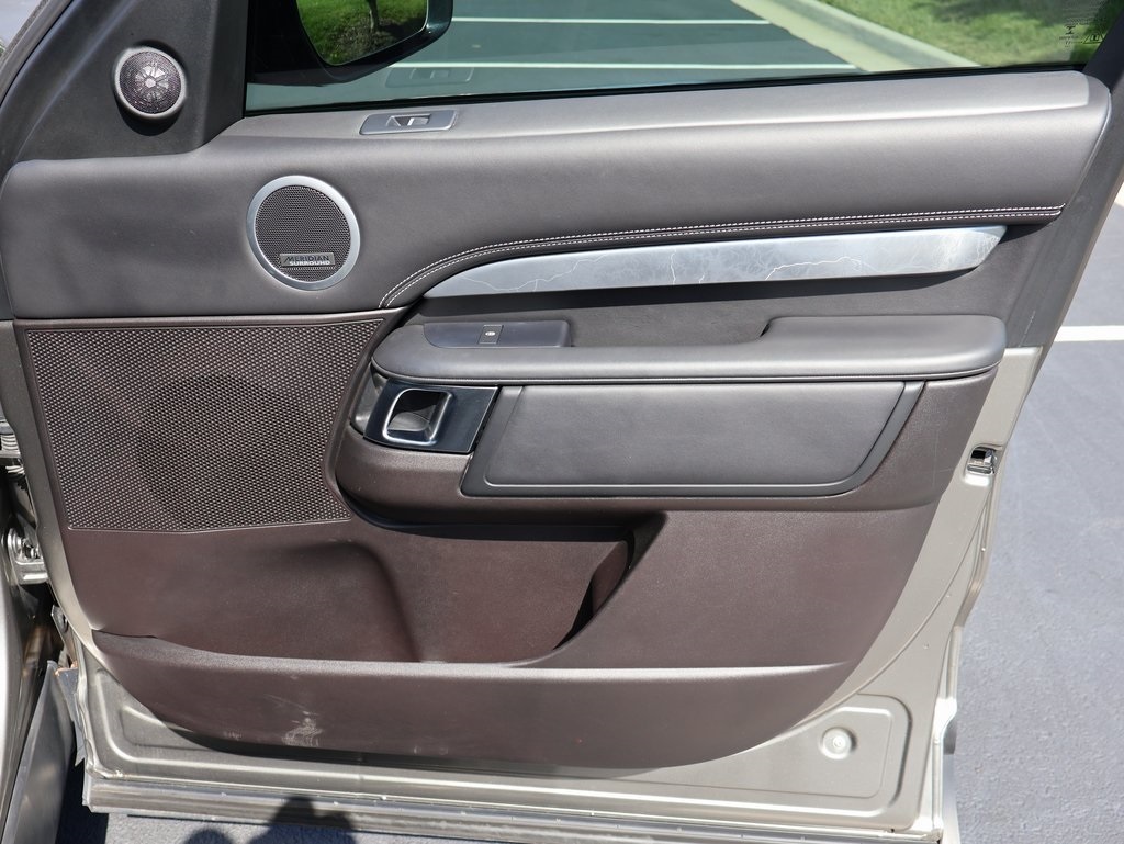 2017 Land Rover Discovery First Edition photo 11