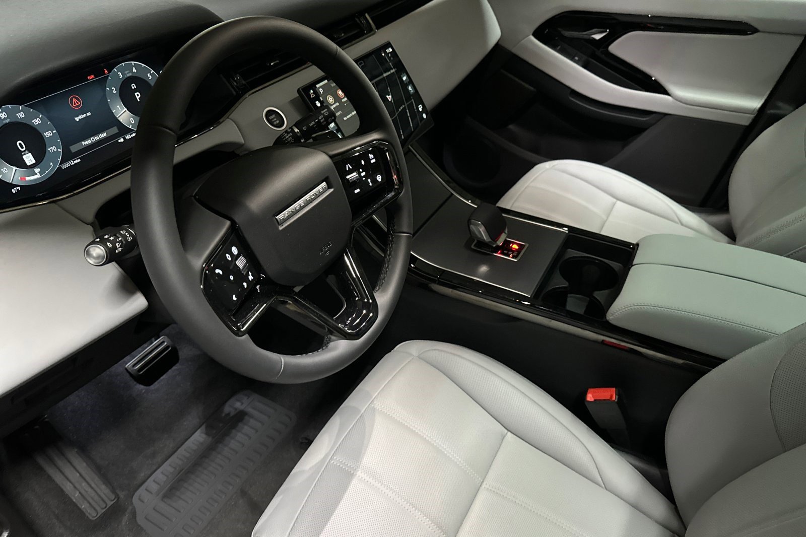 2026 Land Rover Range Rover Evoque S photo 4