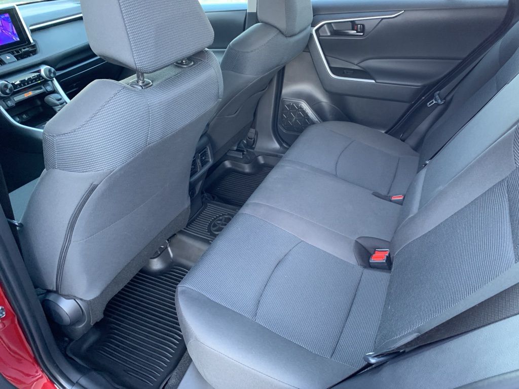 2024 Toyota RAV4 LE photo 12