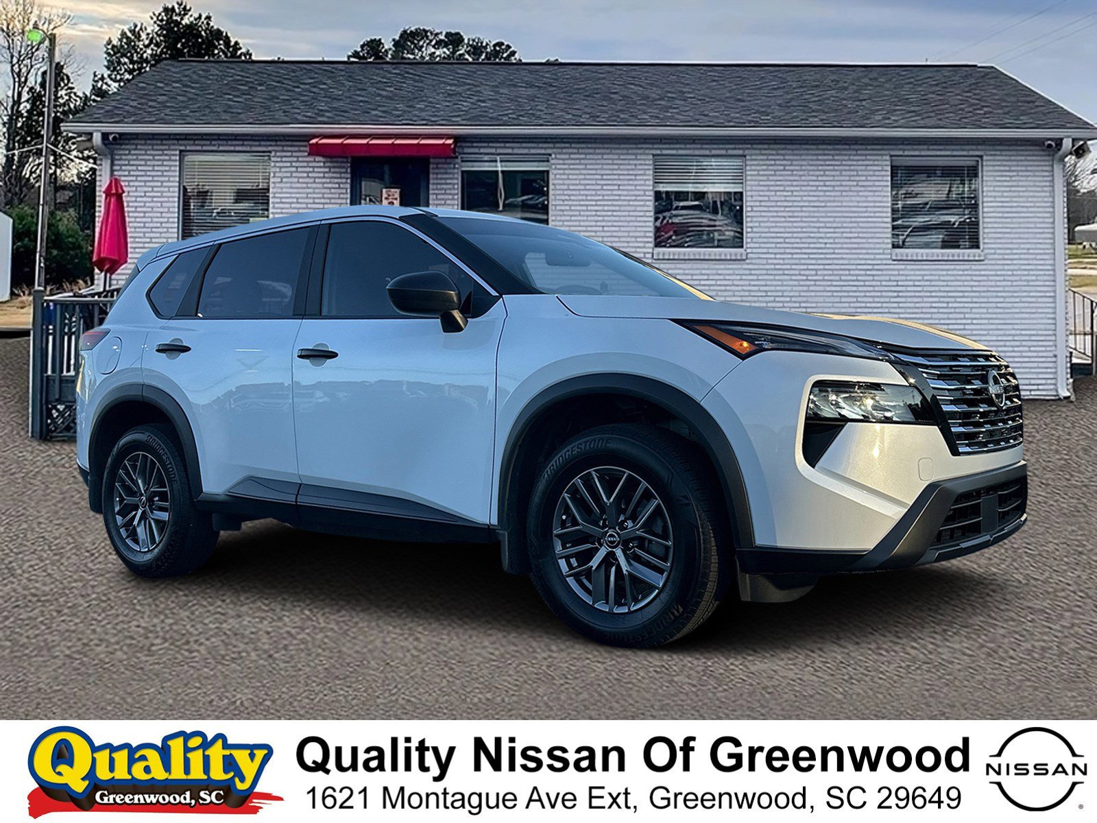 2025 Nissan Rogue S's photo