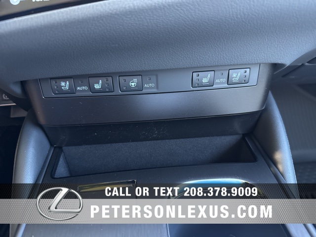 2025 Lexus ES 300h photo 13