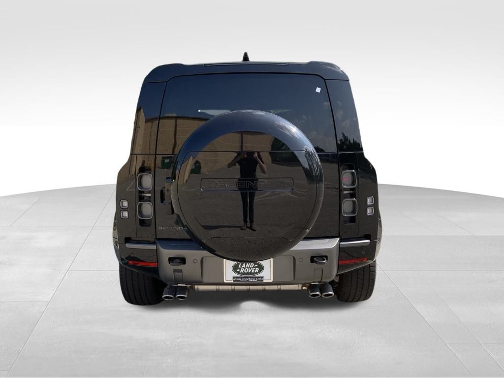 2025 Land Rover Defender 110 V8 photo 7