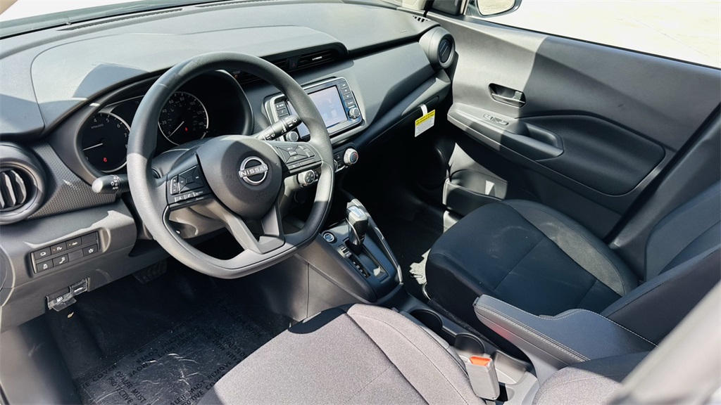 2025 Nissan Kicks Play S photo 9