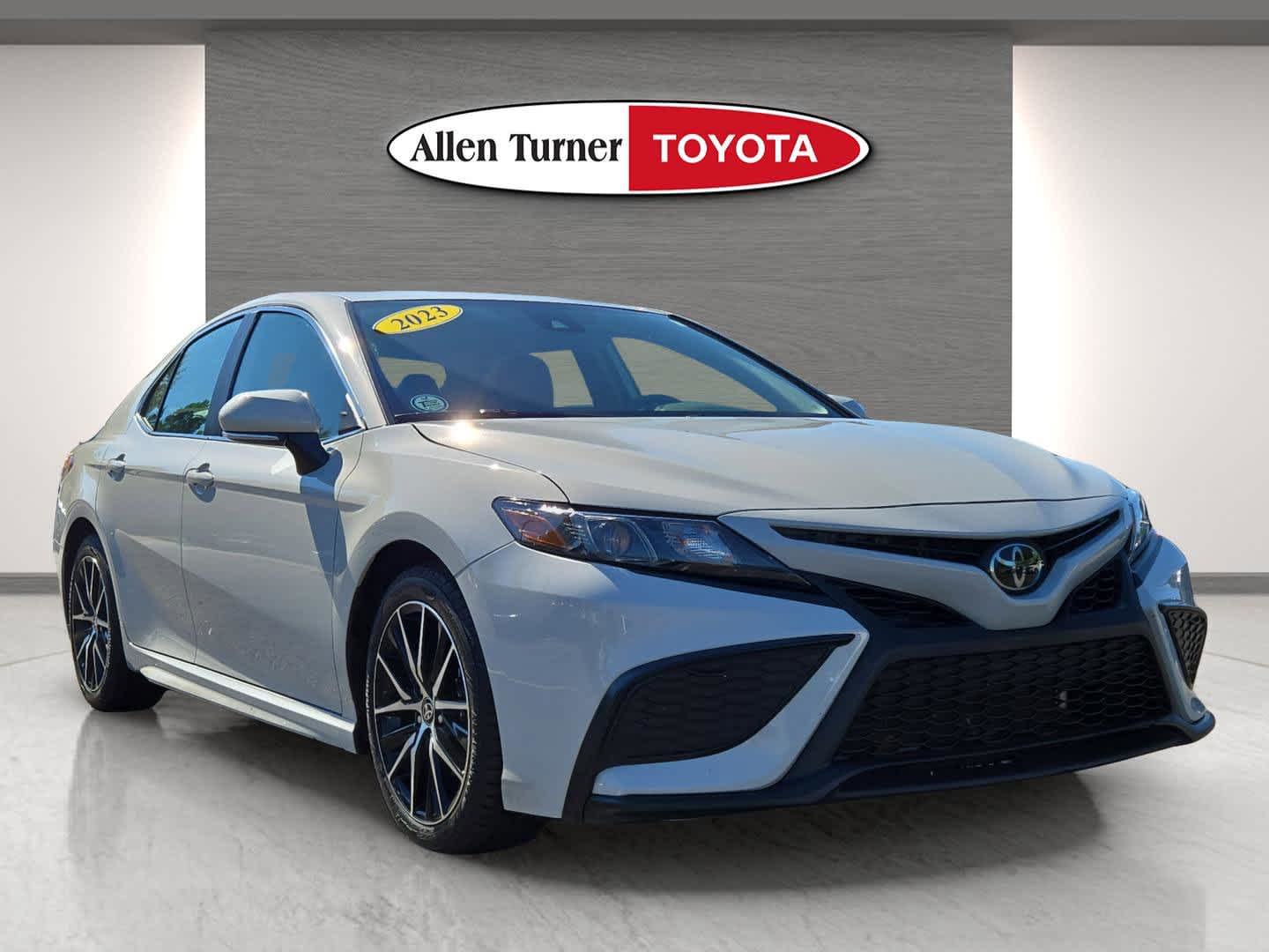 2023 Toyota Camry SE photo 2