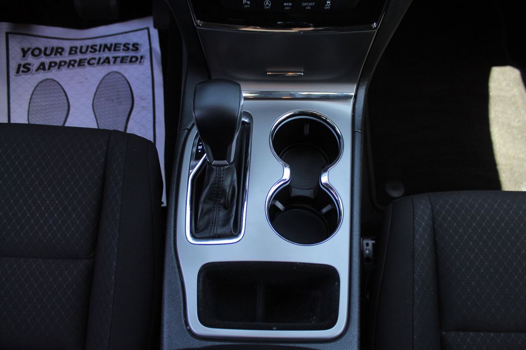2022 Jeep Cherokee Laredo photo 18