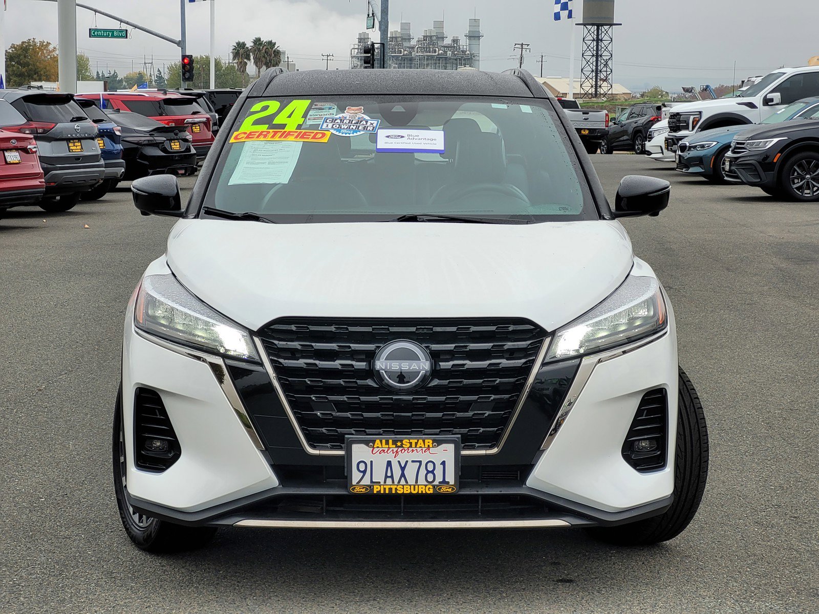 2024 Nissan Kicks SR photo 2