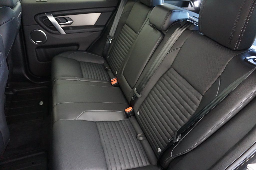 2025 Land Rover Discovery Sport SE photo 28