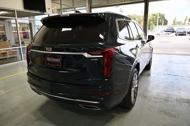 2025 Cadillac XT6 Premium Luxury photo 2