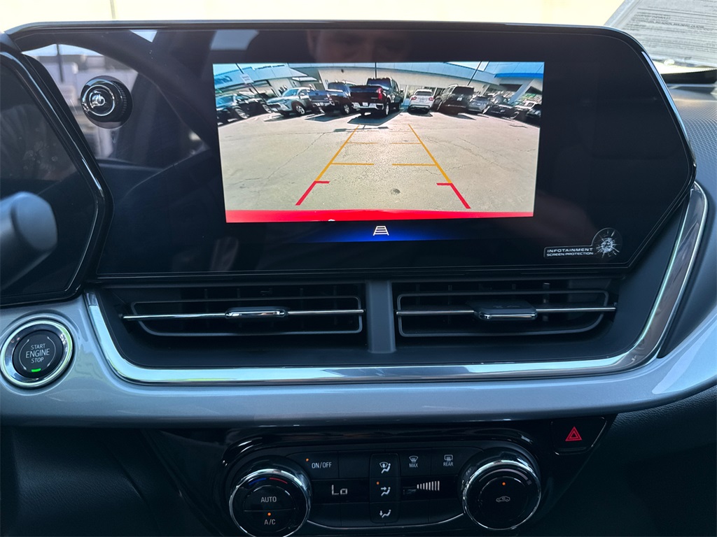 2025 Chevrolet Trax LT photo 27