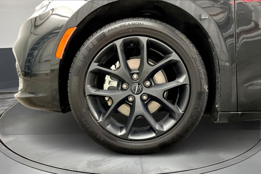 2021 Chrysler Pacifica Touring L photo 8