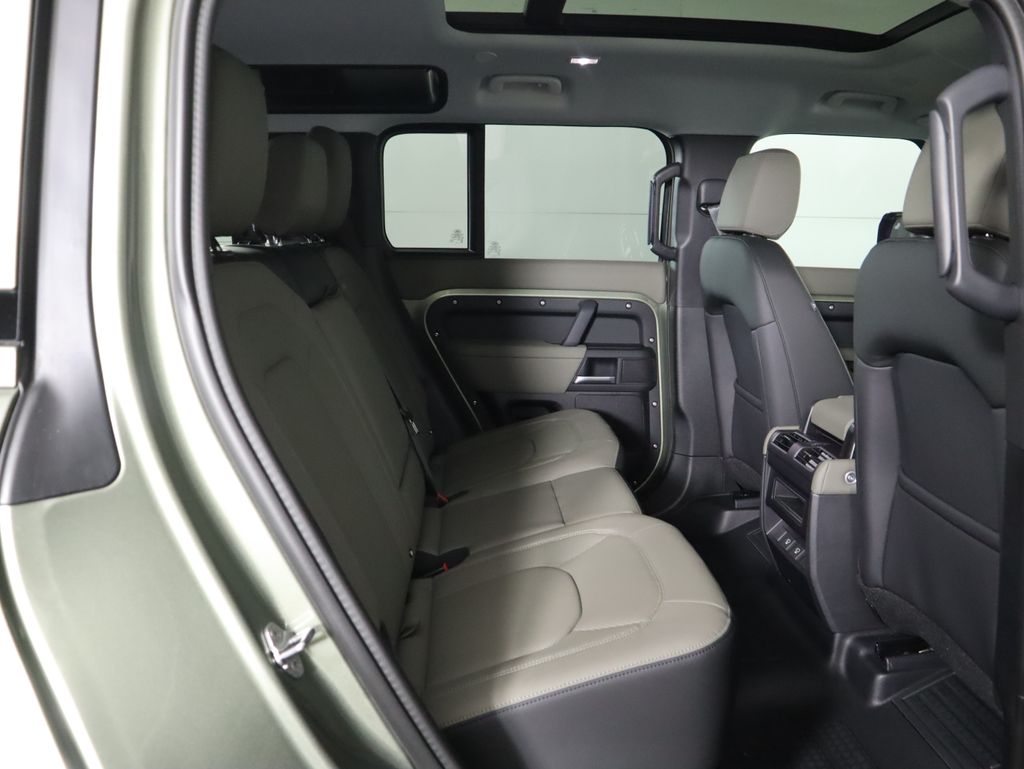 2025 Land Rover Defender 110 S photo 19