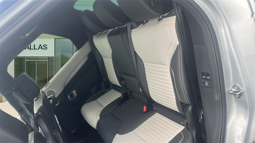 2024 Land Rover Discovery SE photo 20