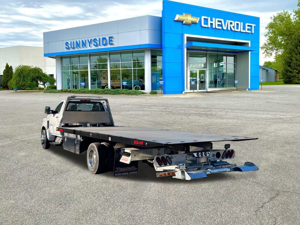 2023 Chevrolet Silverado 6500HD Work Truck photo 4