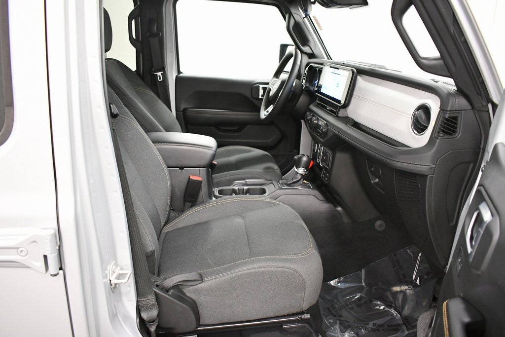 2024 Jeep Wrangler Sahara 4xe photo 17
