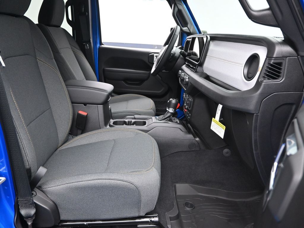 2025 Jeep Gladiator Willys photo 5