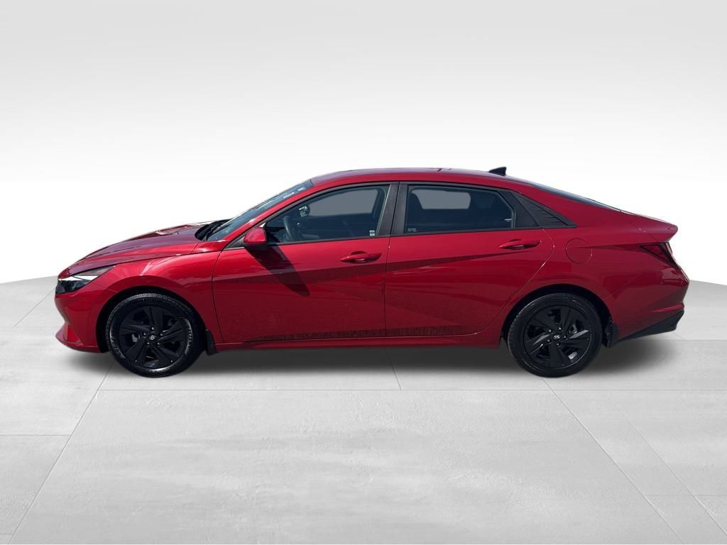 2023 Hyundai Elantra SEL photo 2