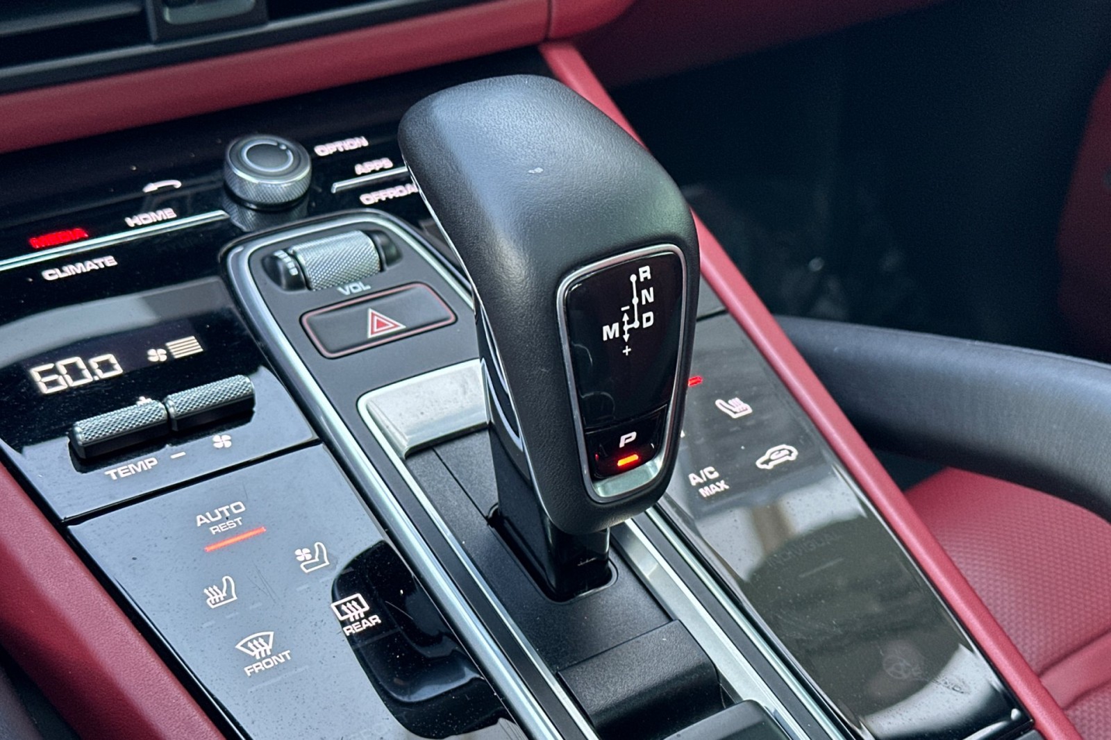 2022 Porsche Cayenne Platinum Edition photo 28