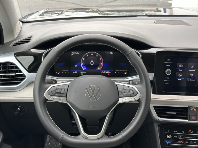 2025 Volkswagen Taos SE photo 4
