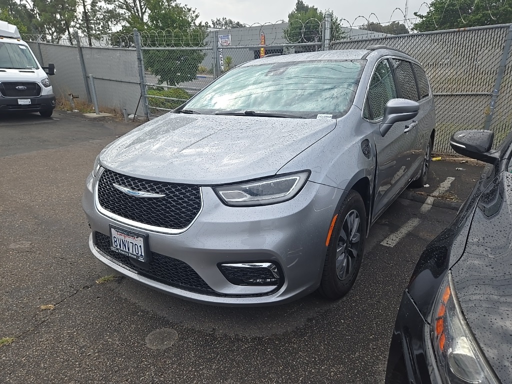 2021 Chrysler Pacifica Hybrid Touring photo 3