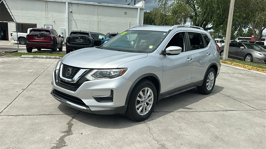 2018 Nissan Rogue SV photo 3