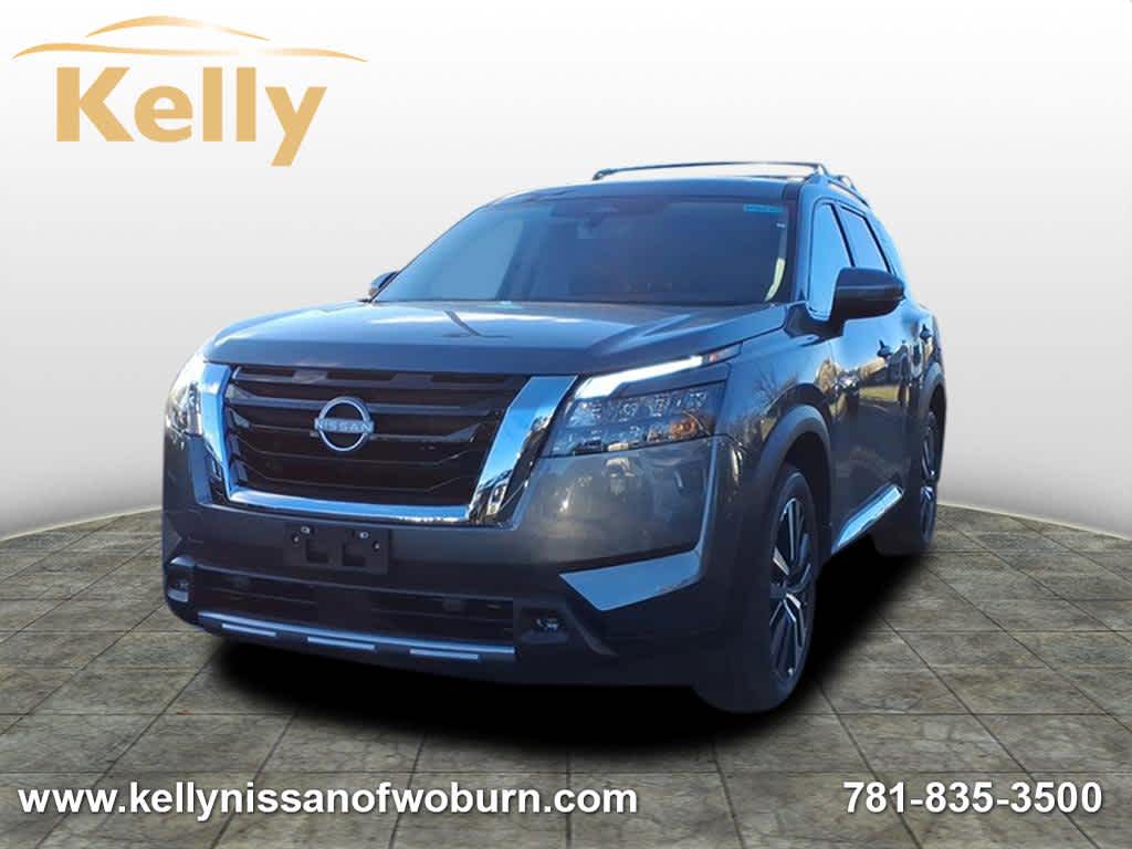 2025 Nissan Pathfinder Platinum's photo