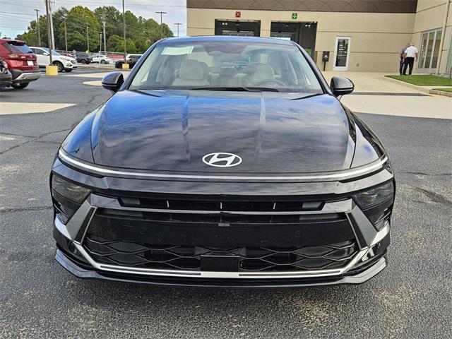 2025 Hyundai Sonata Hybrid SEL photo 2
