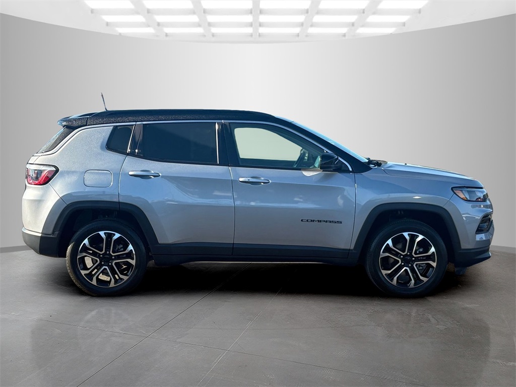 2022 Jeep Compass Limited photo 2