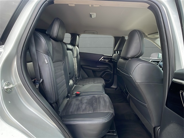 2024 Mitsubishi Outlander SE photo 13