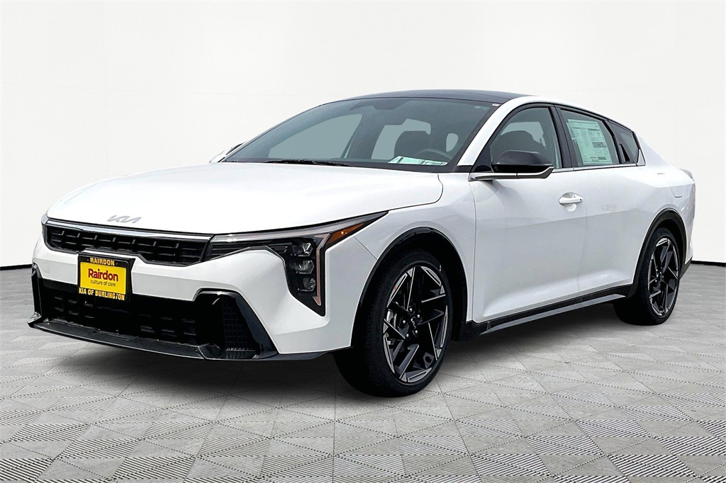 2025 Kia K4 GT-Line photo 2