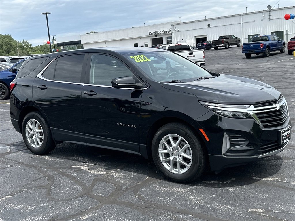 2022 Chevrolet Equinox LT photo 2