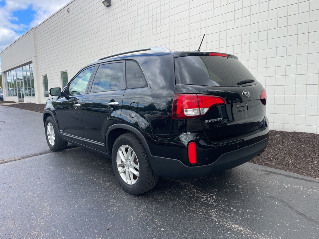 Used 2015 Kia Sorento LX with VIN 5XYKTCA64FG585379 for sale in Racine, WI