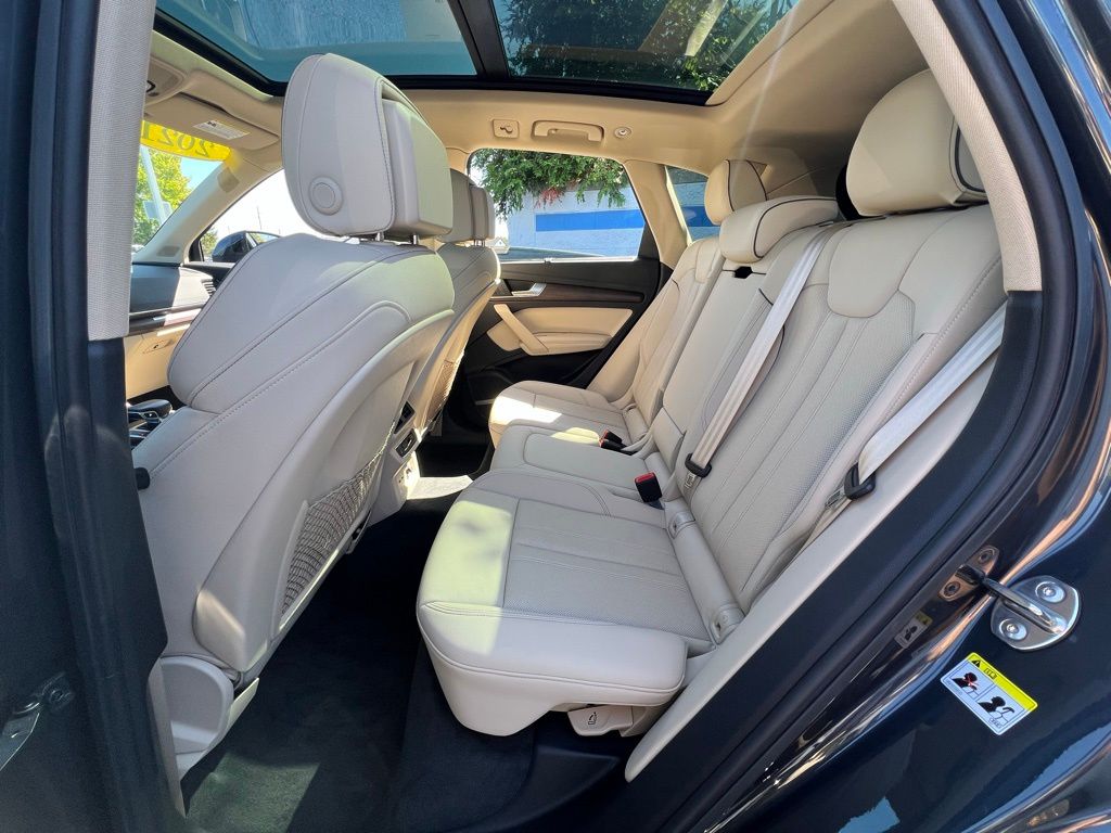 2021 Audi Q5 45 Prestige photo 17
