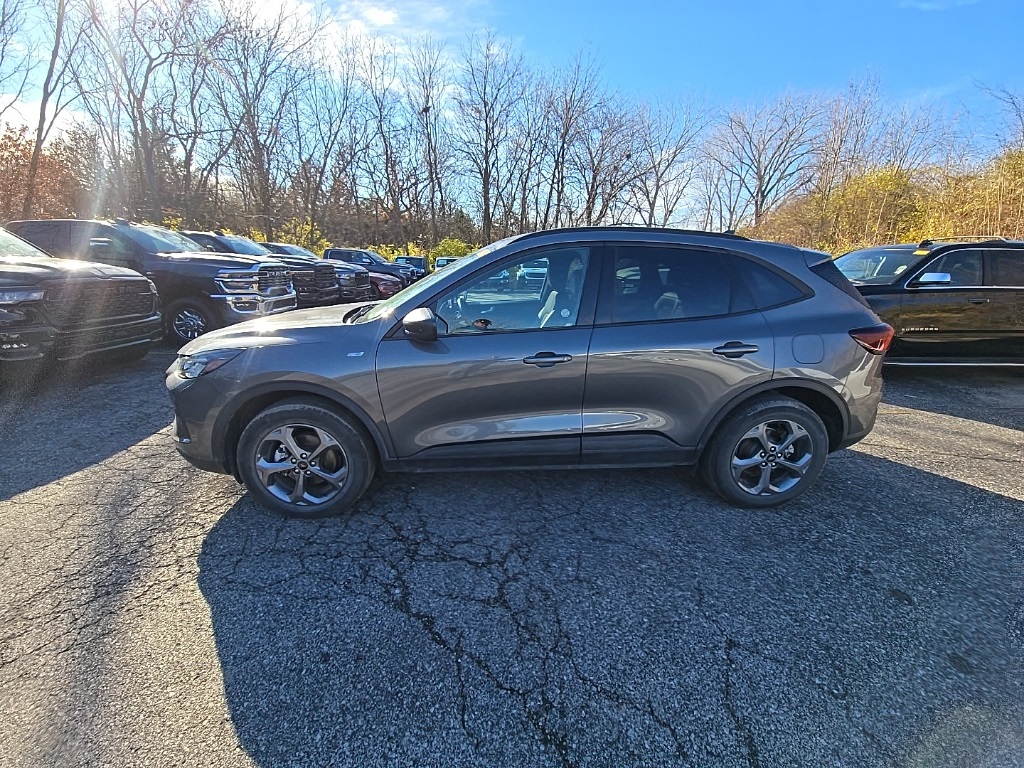 2025 Ford Escape ST-Line photo 2