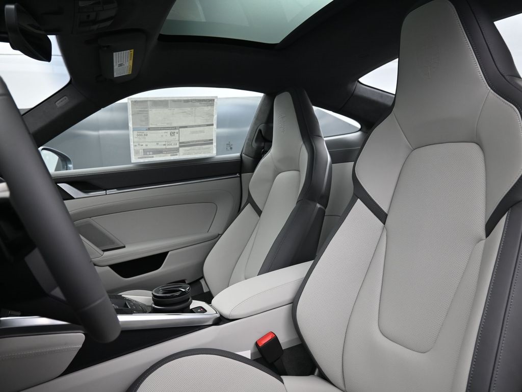 2026 Porsche 911 4 GTS photo 4