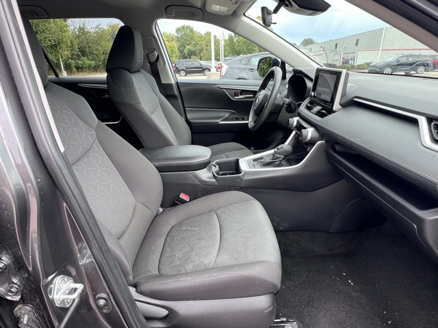 2024 Toyota RAV4 XLE photo 9