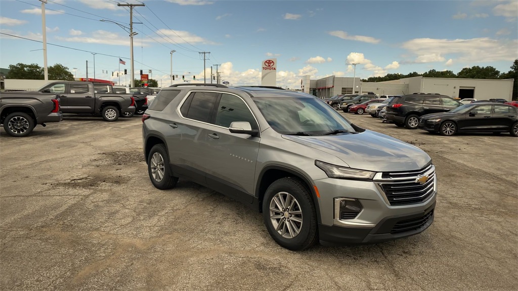 2023 Chevrolet Traverse photo 2