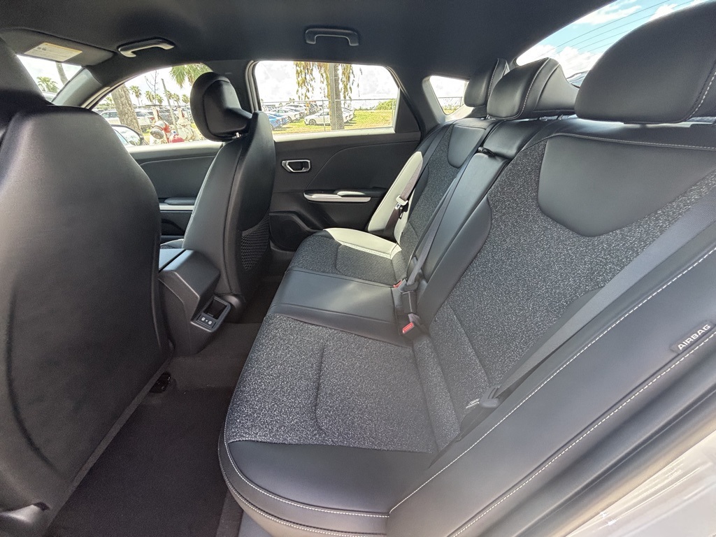 2025 Kia K4 GT-Line photo 16