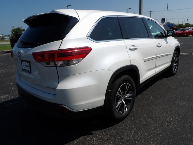 2019 Toyota Highlander LE photo 7