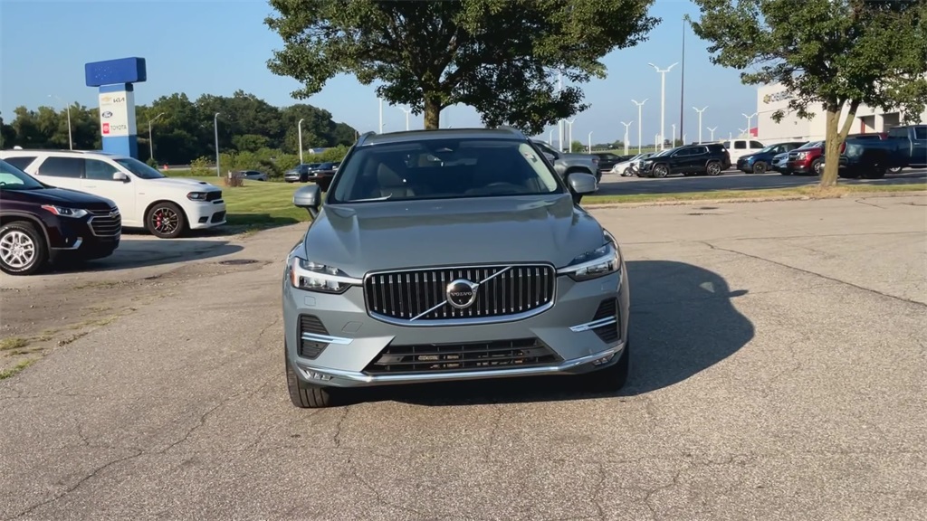2023 Volvo XC60 B5 Ultimate photo 3