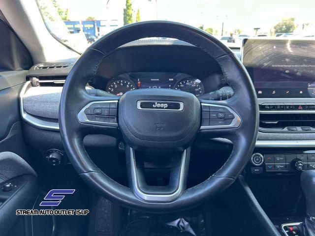 2022 Jeep Compass Latitude Lux photo 14